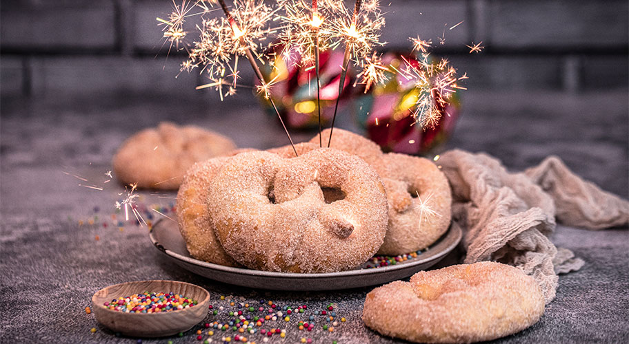 Neujahrsbrezel Rezept ⋆ mit einfachem Hefezeit und Zimtzucker